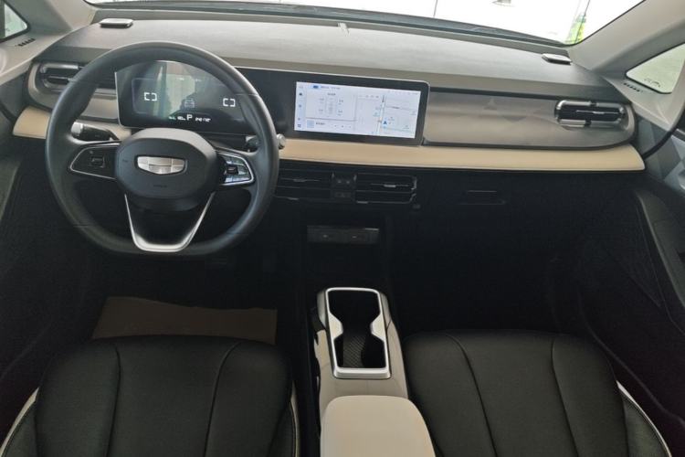 Used Geometry E Firefly 2024 301km Starlight Center Console