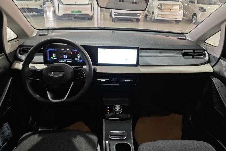 Used Geometry E Firefly 2024 301km Flowing Light Center Console