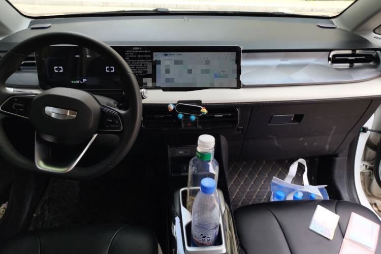 Used Geometry E Firefly 2024 301km Starlight Center Console