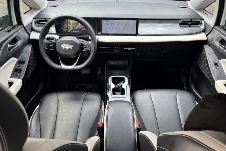 Used Geometry E Firefly 2024 301km Starlight Center Console
