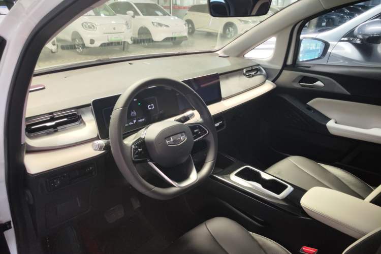 Used Geometry E Firefly 2024 301km Starlight Center Console