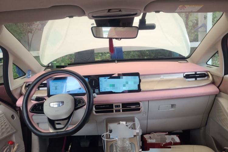 Used Geometry E Firefly 2024 401 km Fluorescent Center Console