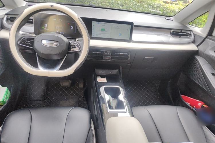 Used Geometry E Firefly 2024 301km Starlight Center Console