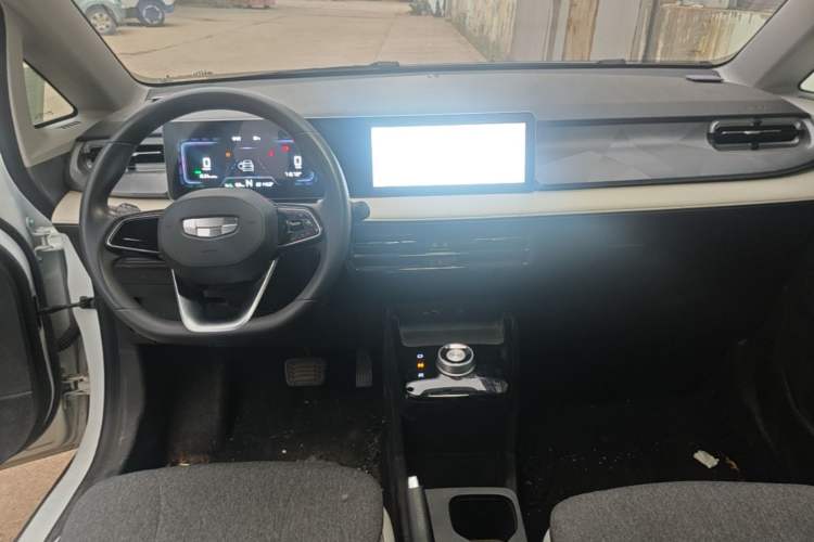 Used Geometry E Firefly 2024 301km Flowing Light Center Console