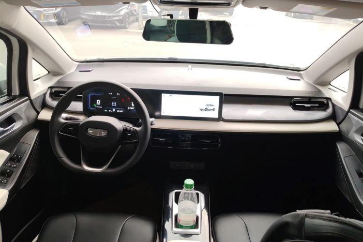 Used Geometry E Firefly 2024 301km Starlight Center Console