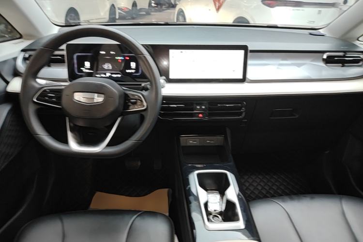 Used Geometry E Firefly 2024 301km Starlight Center Console