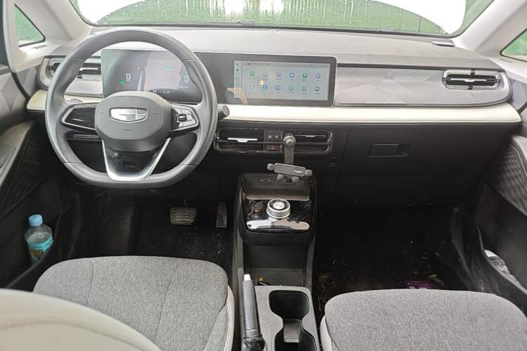 Used Geometry E Firefly 2024 301km Flowing Light Center Console