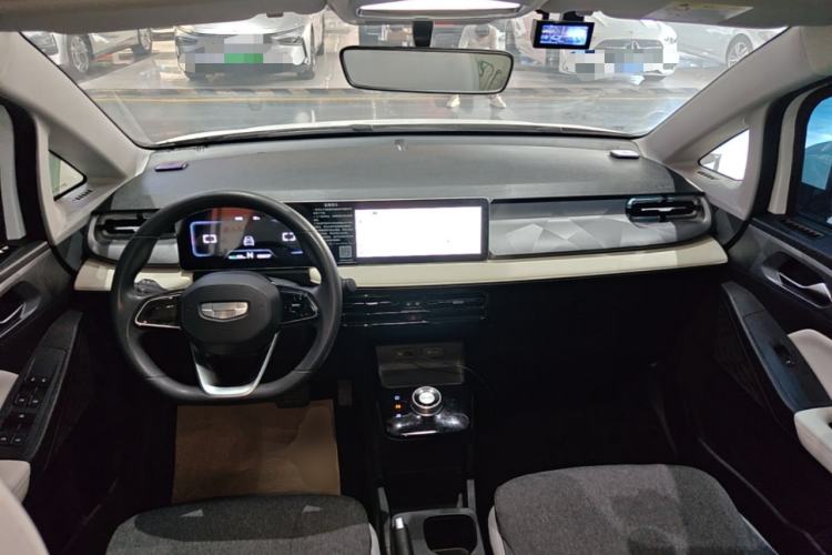 Used Geometry E Firefly 2024 301km Flowing Light Center Console