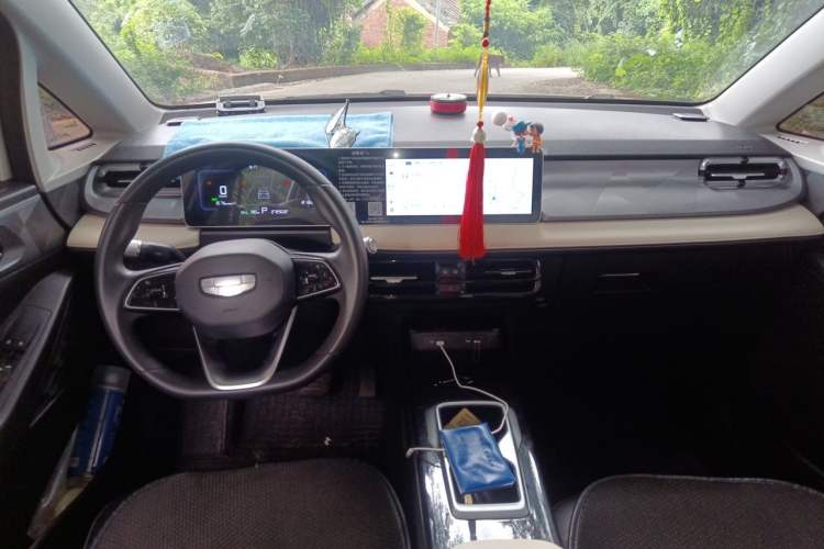 Used Geometry E Firefly 2024 401km Starlight Center Console