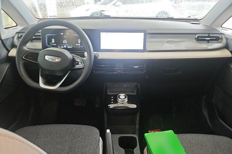 Used Geometry E Firefly 2024 301km Flowing Light Center Console