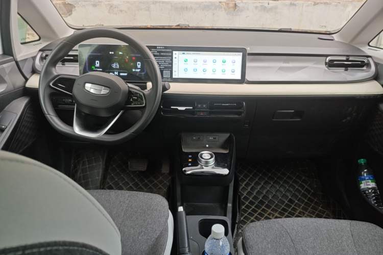 Used Geometry E Firefly 2024 301km Flowing Light Center Console