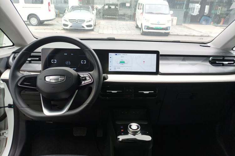 Used Geometry E Firefly 2024 301km Flowing Light Center Console