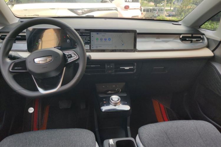 Used Geometry E Firefly 2024 301km Flowing Light Center Console