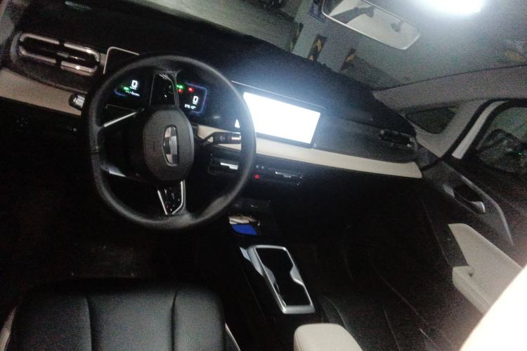 Used Geometry E Firefly 2024 301km Starlight Center Console
