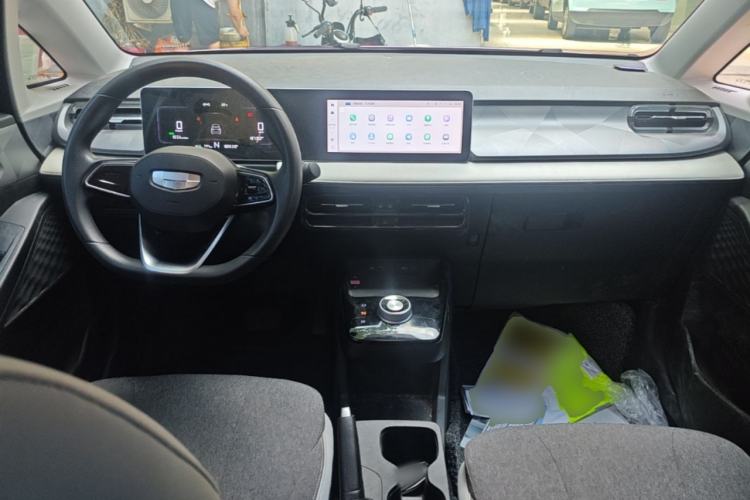 Used Geometry E Firefly 2024 301km Flowing Light Center Console