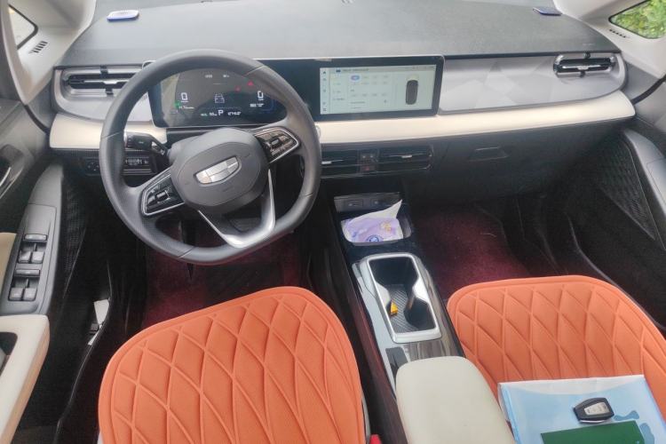 Used Geometry E Firefly 2024 301km Starlight Center Console
