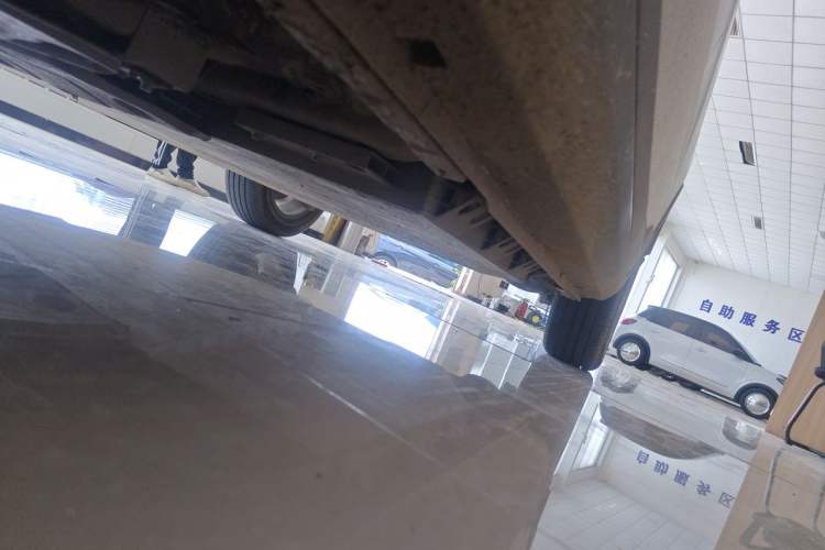 Used Geometry E Firefly 2024 401km Starlight Chassis Front Left