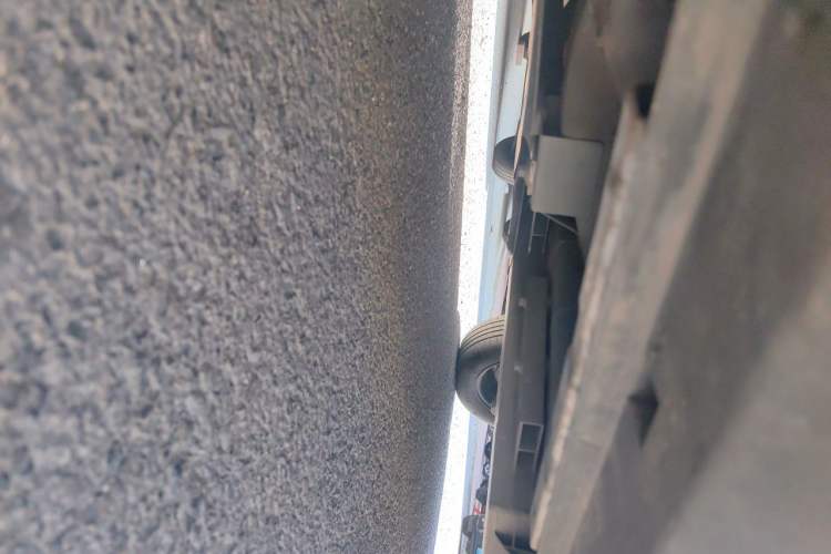 Used Geometry E Firefly 2024 301km Flowing Light Chassis Front Left