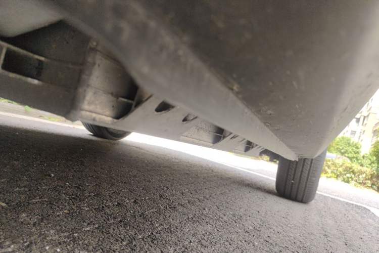Used Geometry E Firefly 2024 301km Starlight Chassis Front Left