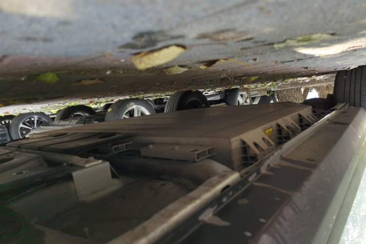 Used Geometry E Firefly 2024 301km Flowing Light Chassis Front Right
