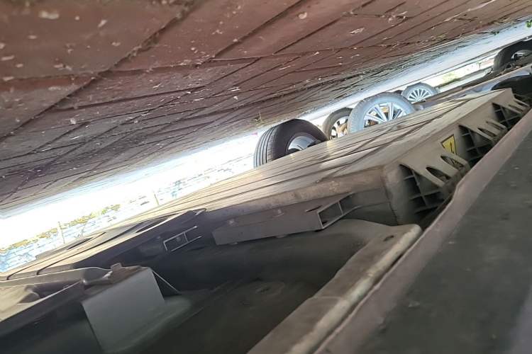 Used Geometry E Firefly 2024 401km Starlight Chassis Front Right