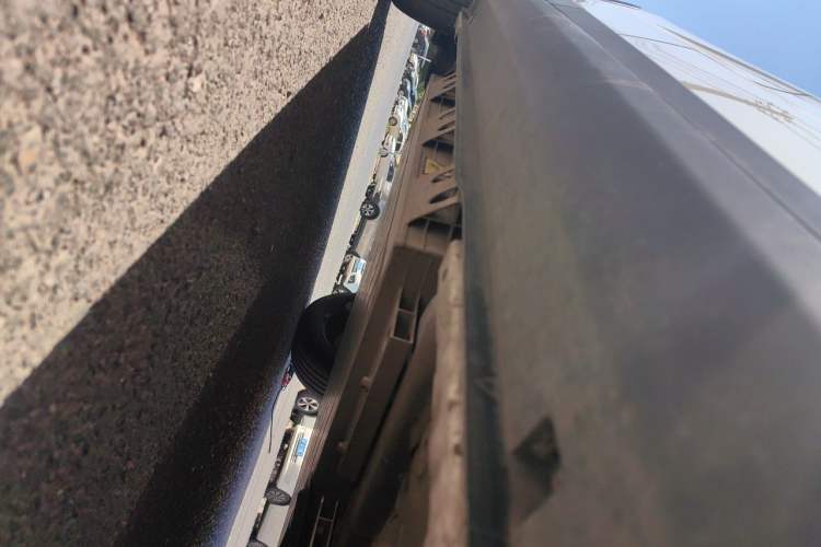 Used Geometry E Firefly 2024 301km Flowing Light Chassis Front Right