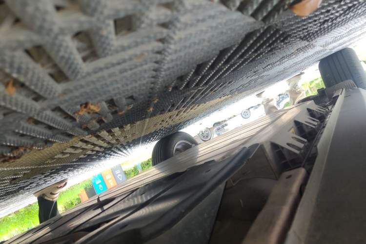 Used Geometry E Firefly 2024 401 km Fluorescent Chassis Front Right