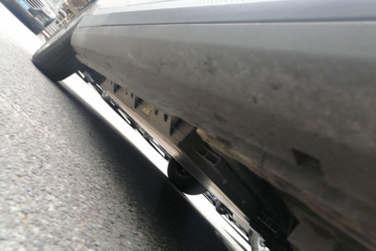 Used Geometry E Firefly 2024 301km Flowing Light Chassis Front Right