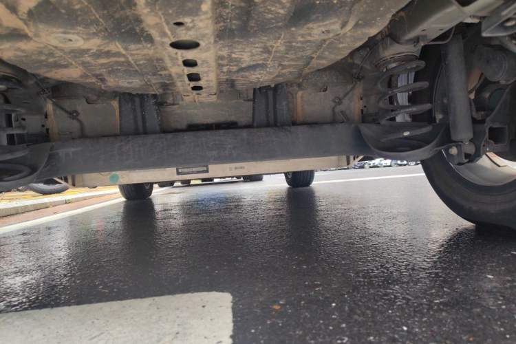 Used Geometry E Firefly 2024 401 km Fluorescent Chassis Rear