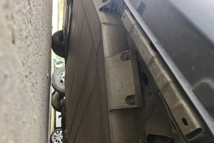 Used Geometry E Firefly 2024 301km Flowing Light Chassis Rear Left