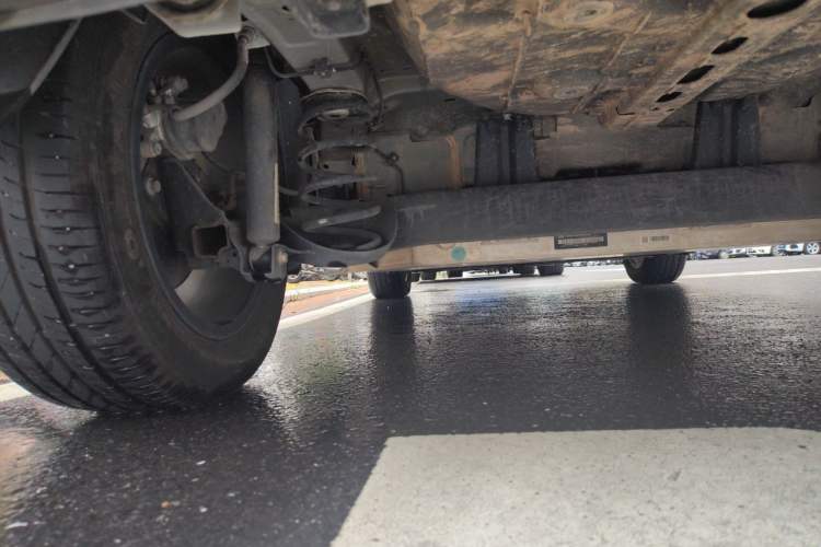 Used Geometry E Firefly 2024 401 km Fluorescent Chassis Rear Left