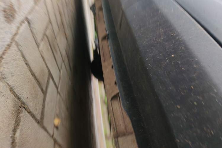 Used Geometry E Firefly 2024 301km Flowing Light Chassis Rear Left