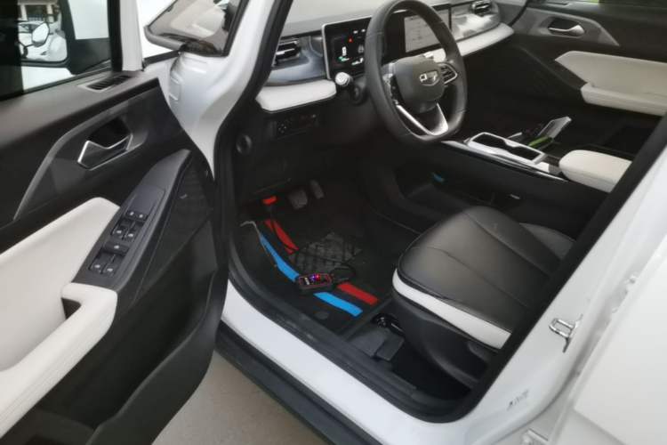 Used Geometry E Firefly 2024 301km Starlight Driver Seat