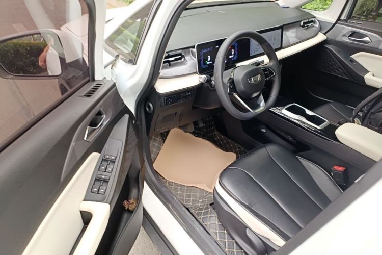 Used Geometry E Firefly 2024 301km Starlight Driver Seat