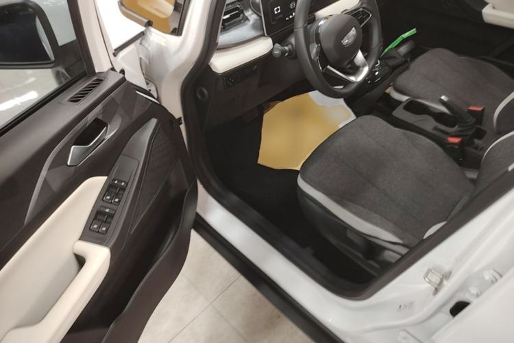 Used Geometry E Firefly 2024 301km Flowing Light Driver Seat