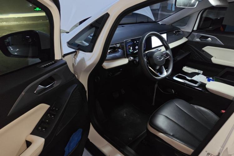 Used Geometry E Firefly 2024 301km Starlight Driver Seat