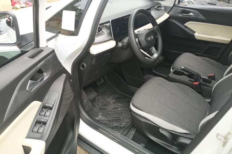 Used Geometry E Firefly 2024 301km Flowing Light Driver Seat