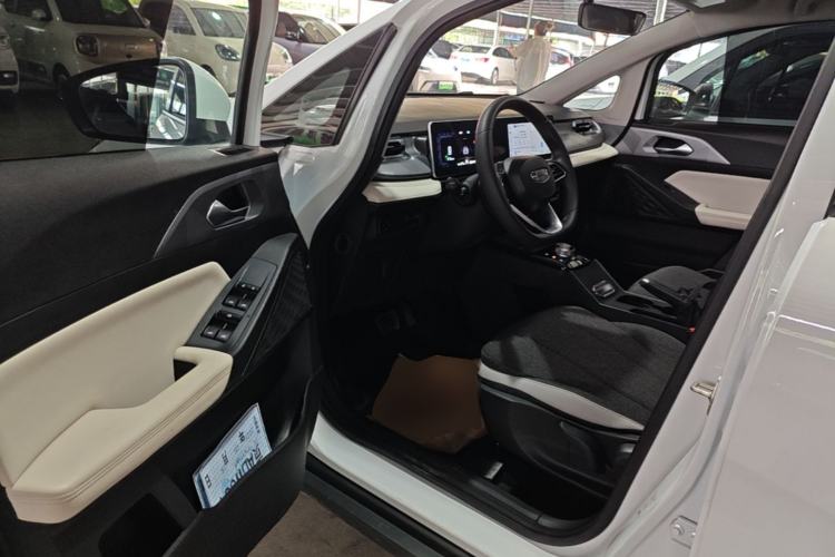 Used Geometry E Firefly 2024 301km Flowing Light Driver Seat