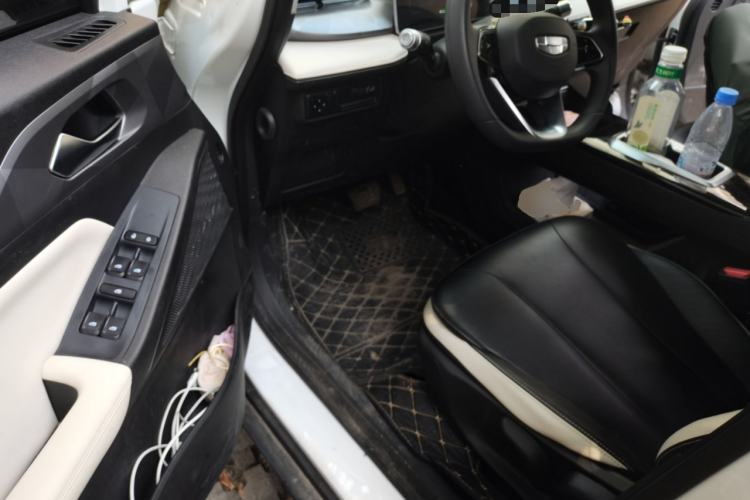 Used Geometry E Firefly 2024 301km Starlight Driver Seat