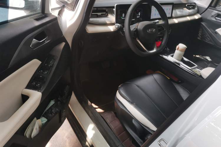 Used Geometry E Firefly 2024 301km Starlight Driver Seat