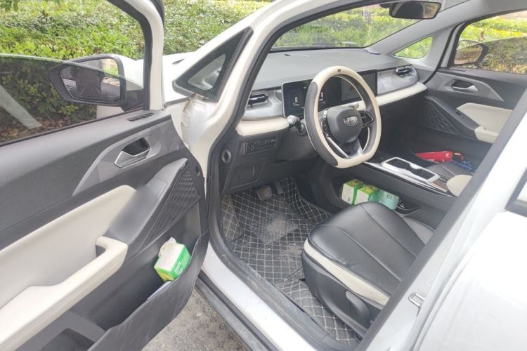 Used Geometry E Firefly 2024 301km Starlight Driver Seat