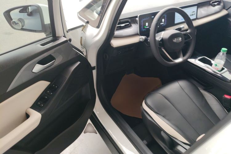 Used Geometry E Firefly 2024 301km Starlight Driver Seat