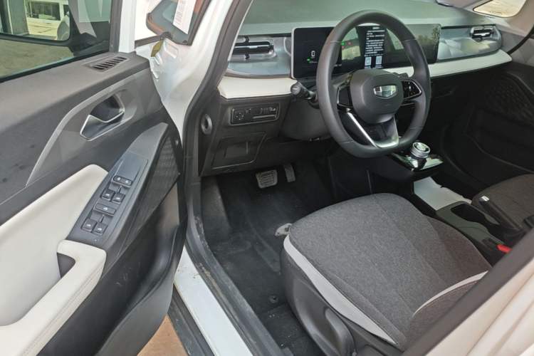 Used Geometry E Firefly 2024 301km Flowing Light Driver Seat