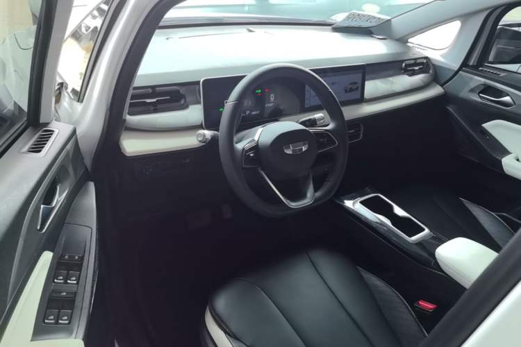 Used Geometry E Firefly 2024 301km Starlight Driver Seat