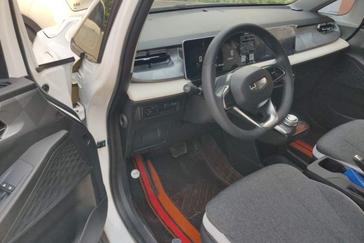 Used Geometry E Firefly 2024 301km Flowing Light Driver Seat