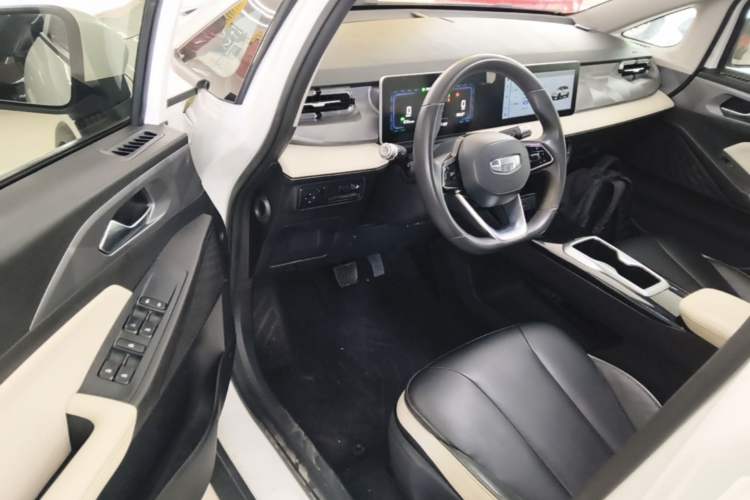 Used Geometry E Firefly 2024 301km Starlight Driver Seat