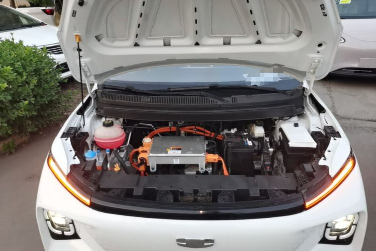 Used Geometry E Firefly 2024 301km Starlight Engine Bay