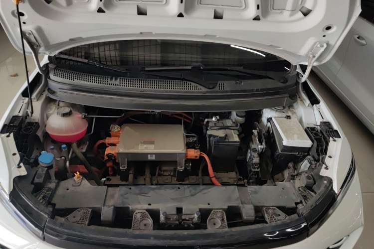 Used Geometry E Firefly 2024 301km Flowing Light Engine Bay