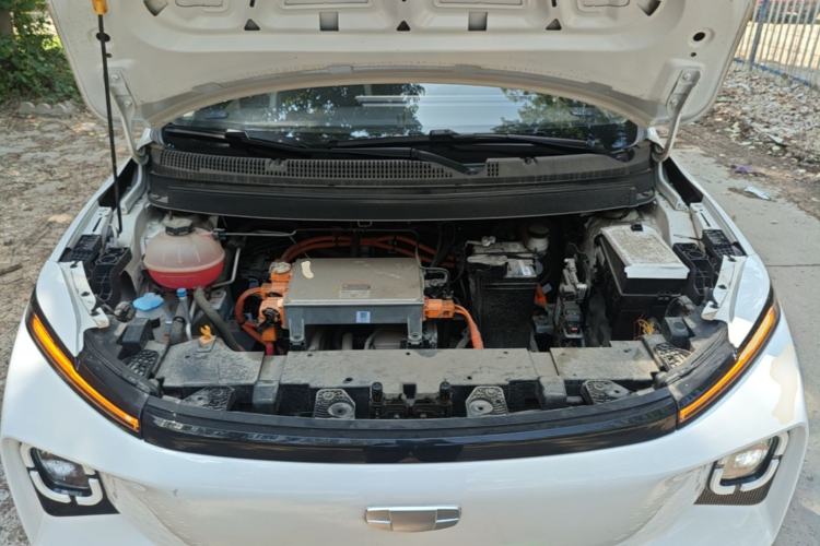 Used Geometry E Firefly 2024 301km Flowing Light Engine Bay