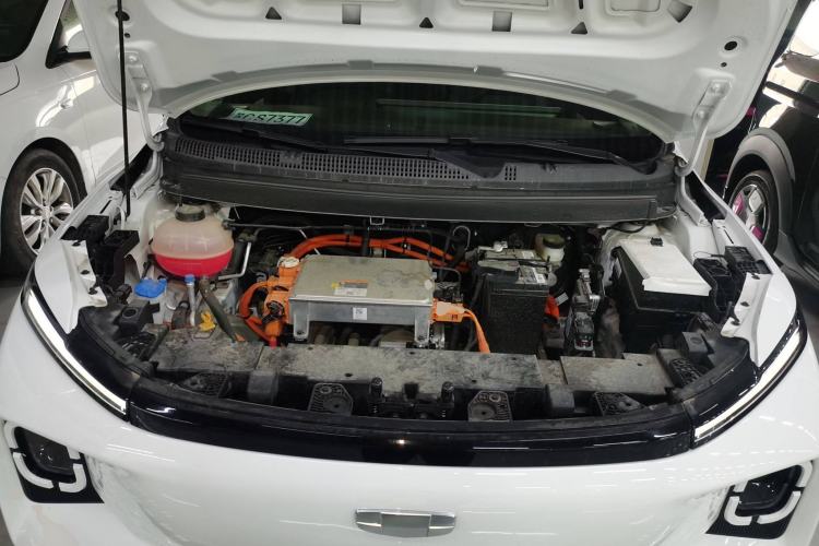 Used Geometry E Firefly 2024 301km Flowing Light Engine Bay